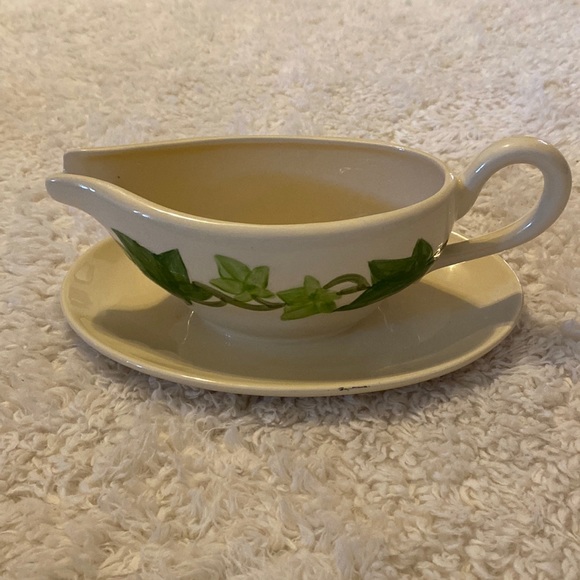Franciscan Ivy gravy boat - Main Image